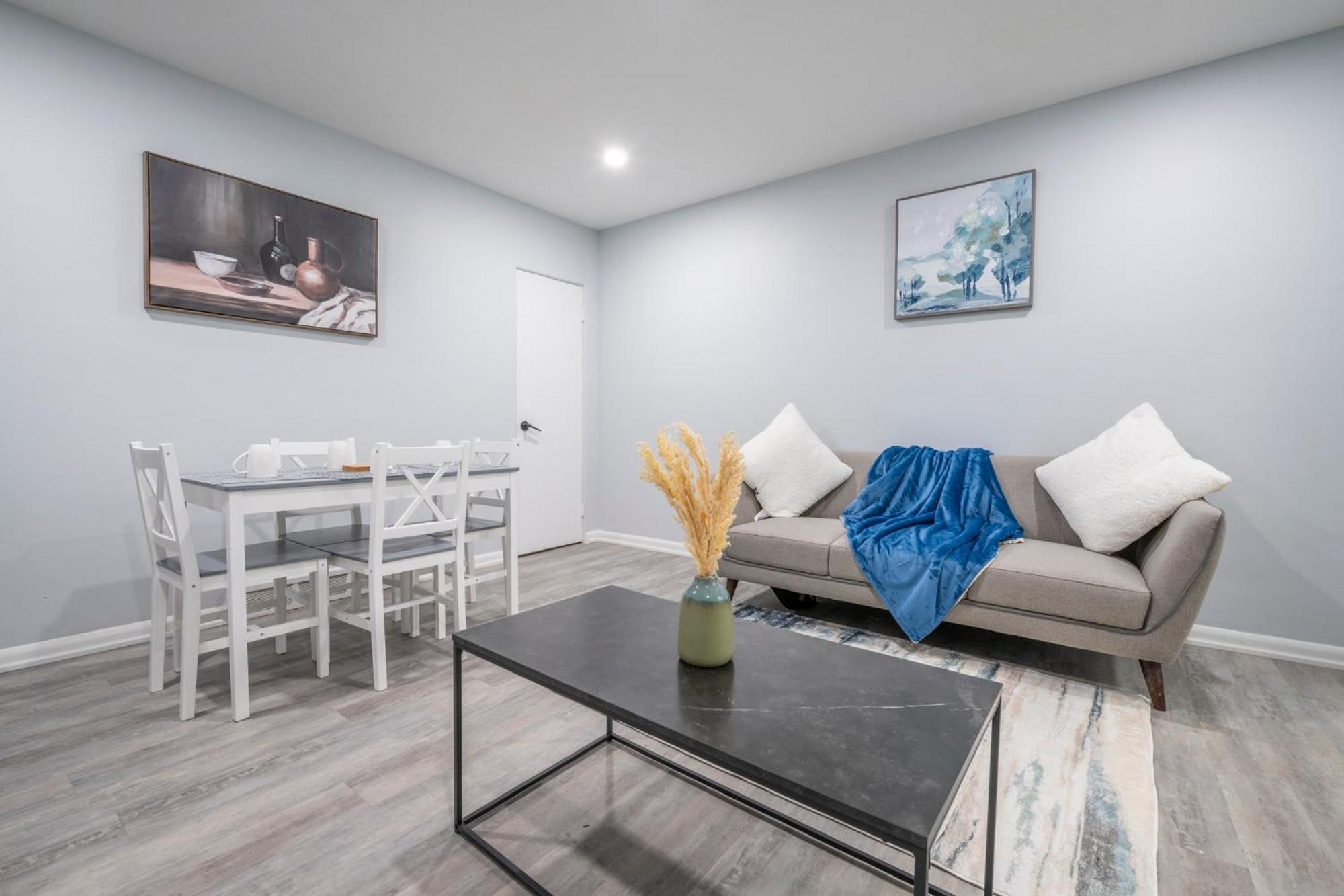 Centre Street Upper 2Bedsuite 4408 YYC Eksteriør billede