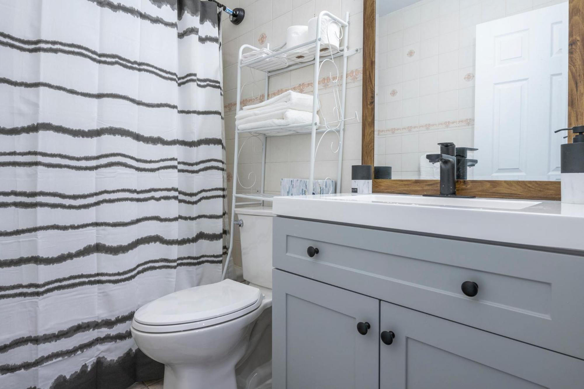 Centre Street Upper 2Bedsuite 4408 YYC Eksteriør billede