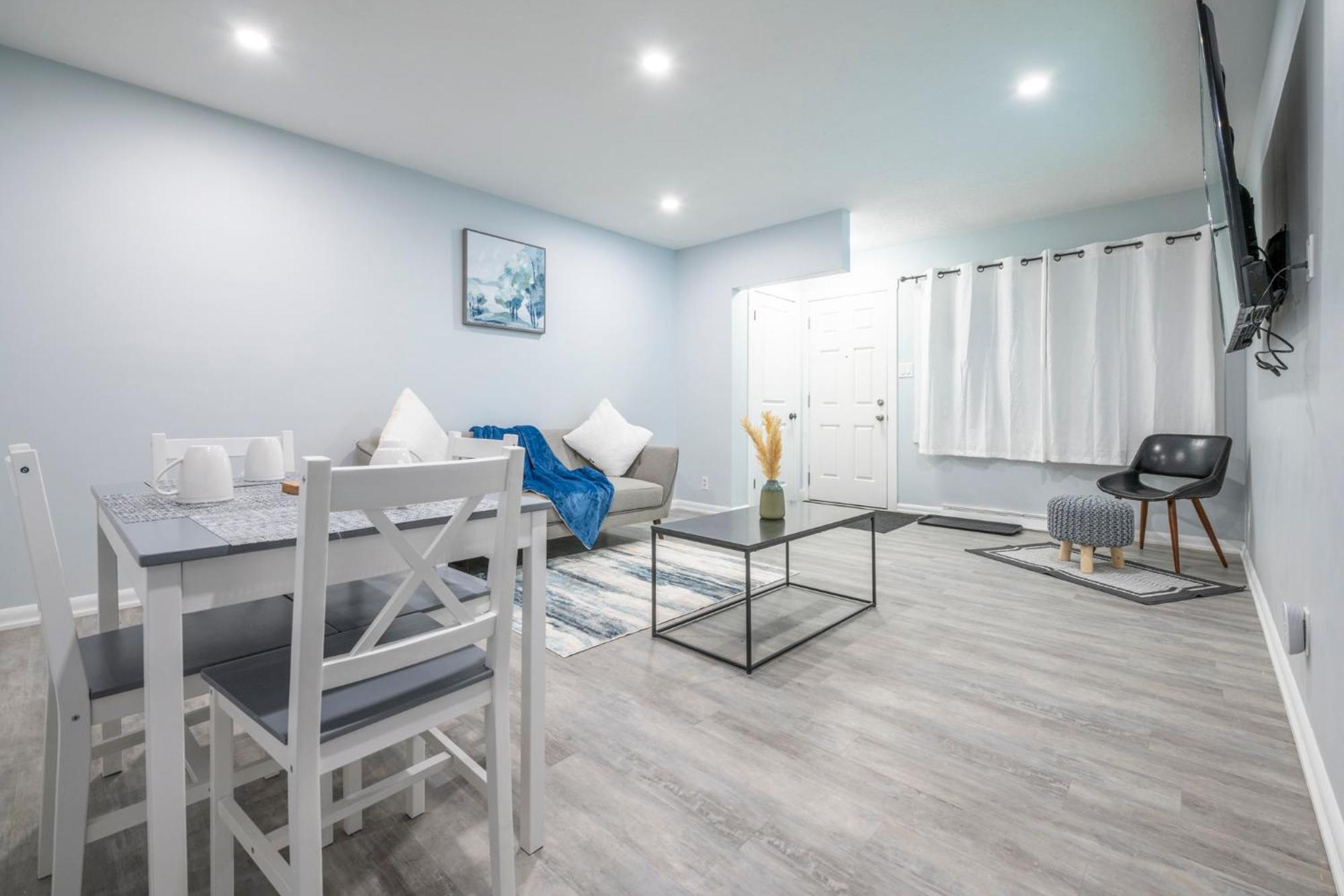 Centre Street Upper 2Bedsuite 4408 YYC Eksteriør billede
